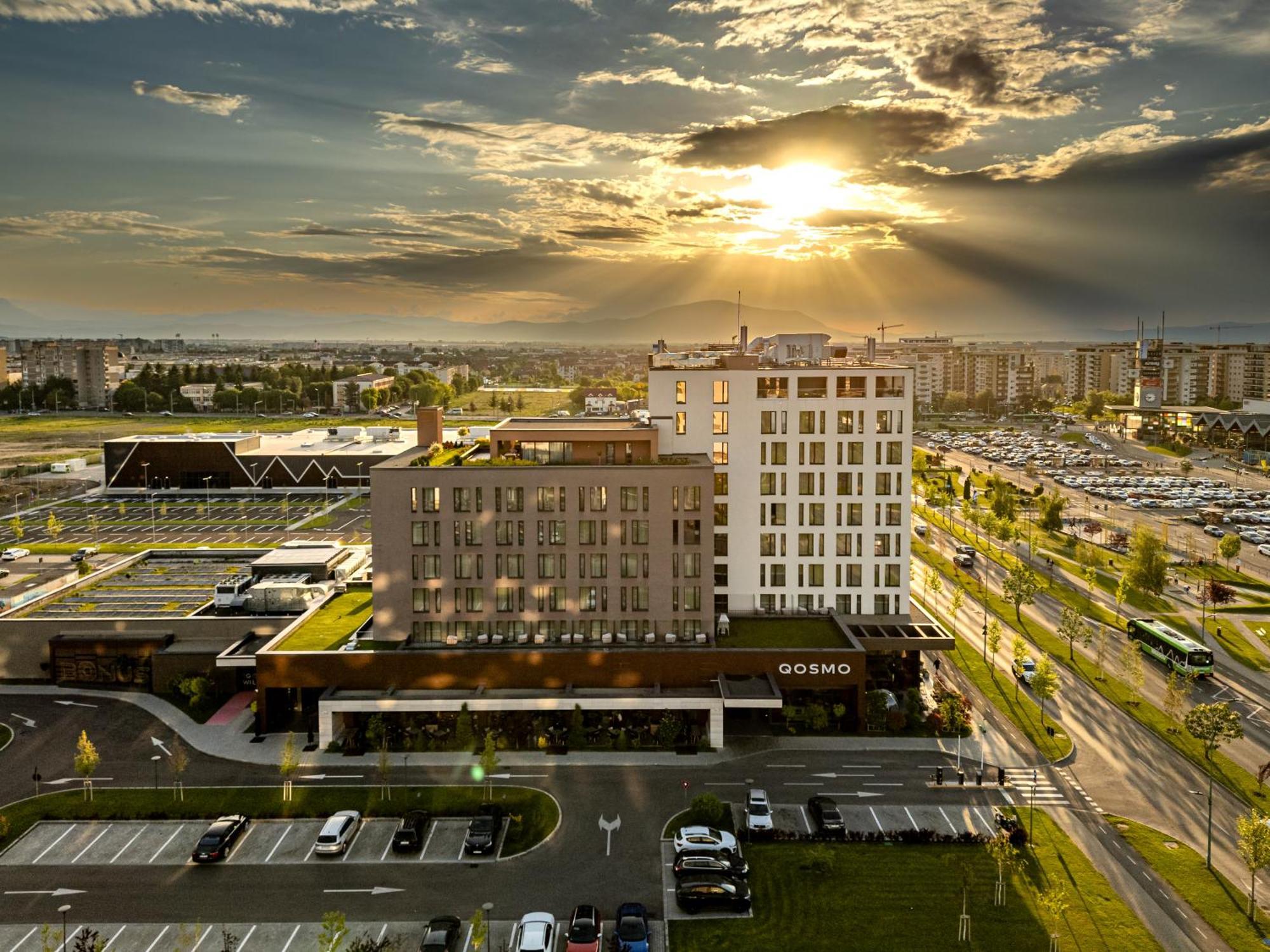 Qosmo Brasov Hotel Exterior foto